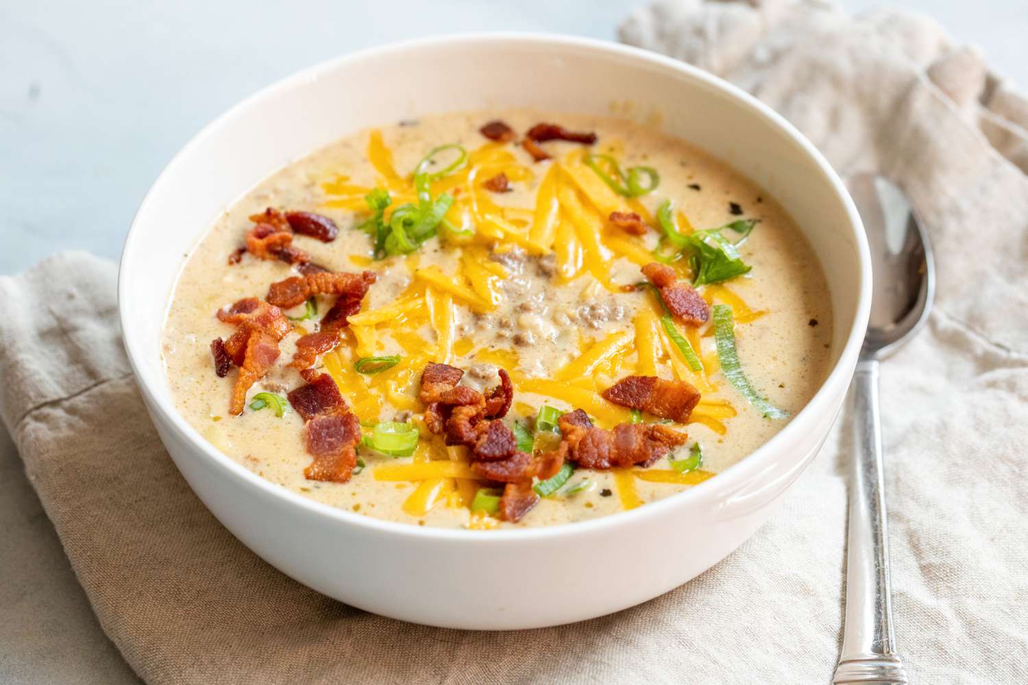 BACON CHEESEBURGER SOUP RECIPE (QUICK & EASY!)