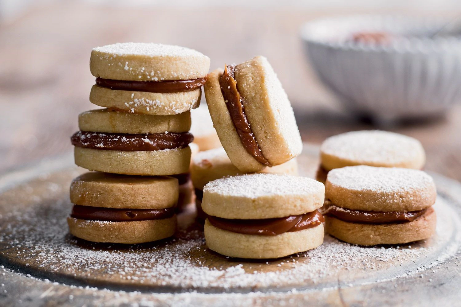 Keto Argentine cookie and caramel sandwiches (Alfajores)