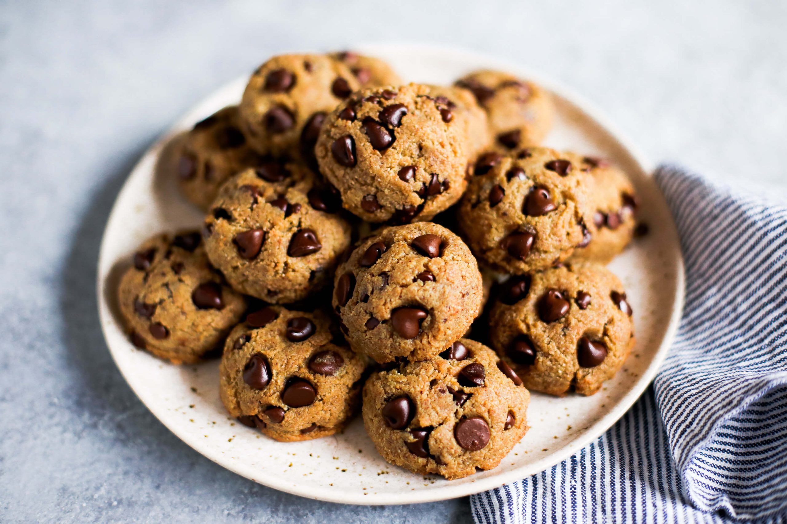 Keto chocolate chip cookies