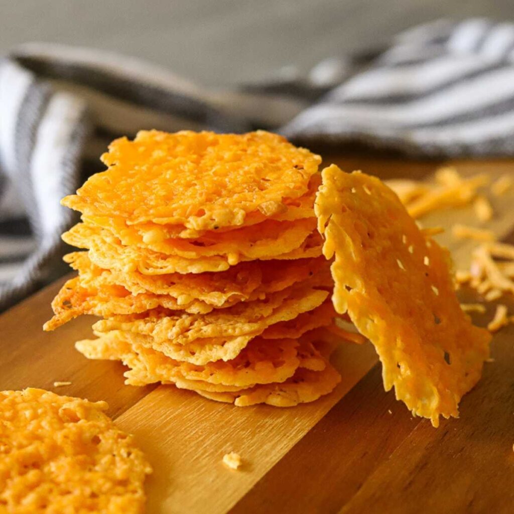 BAKED CHEDDAR PARMESAN CHEESE CRISPS