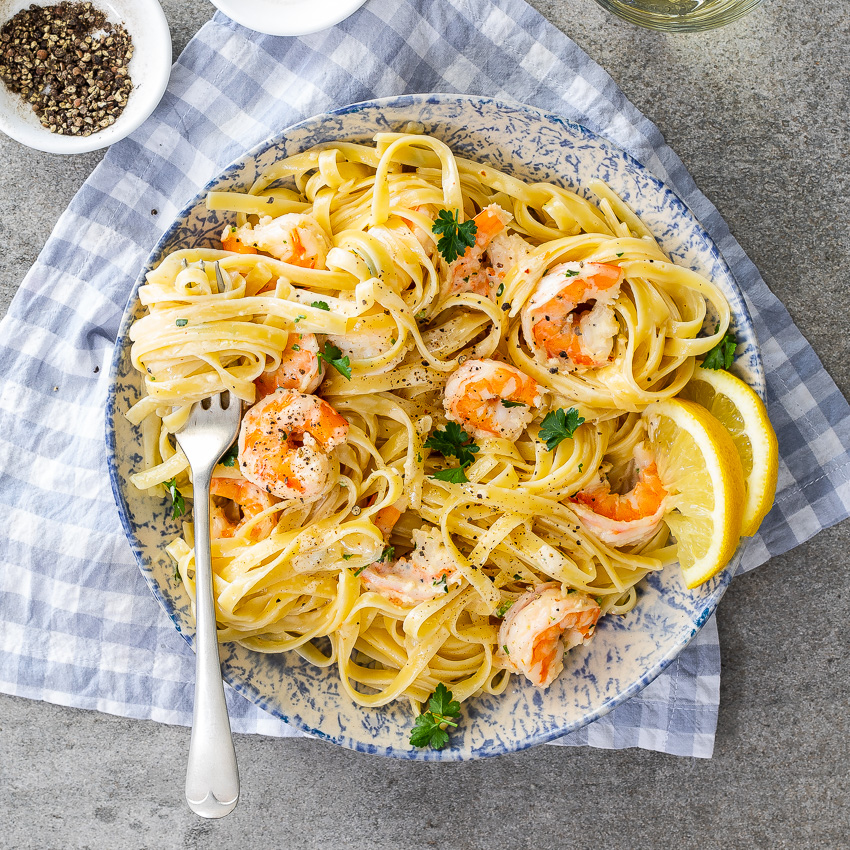 Garlic and lemon prawn pasta