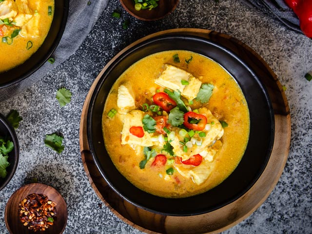 Low carb seafood chowder with curry