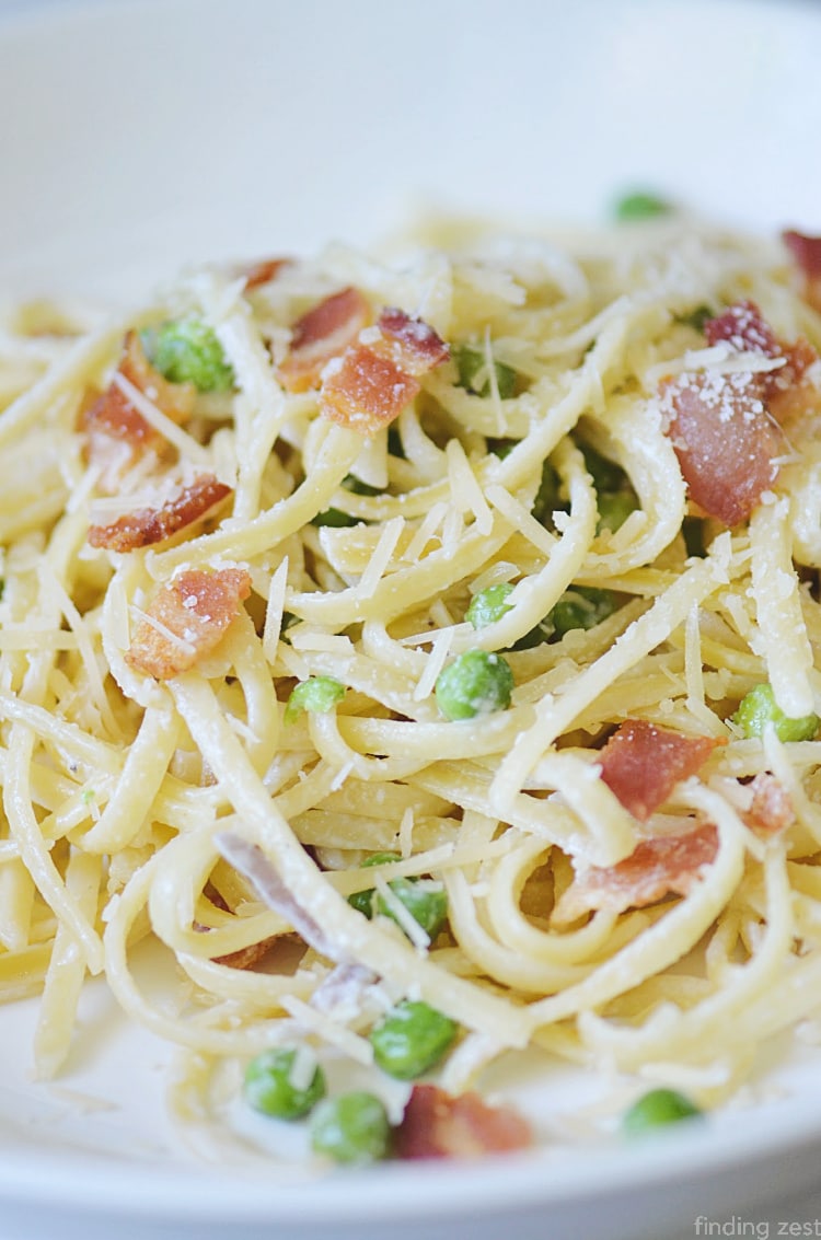 CREAMY PASTA WITH BACON AND PEAS